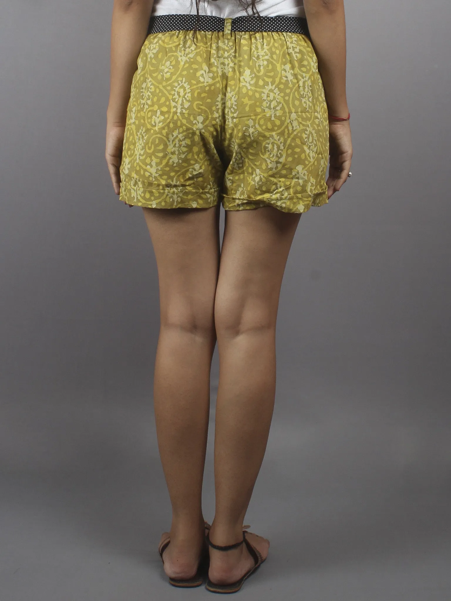 Green Hand Block Printed Shorts With Belt -S5296036