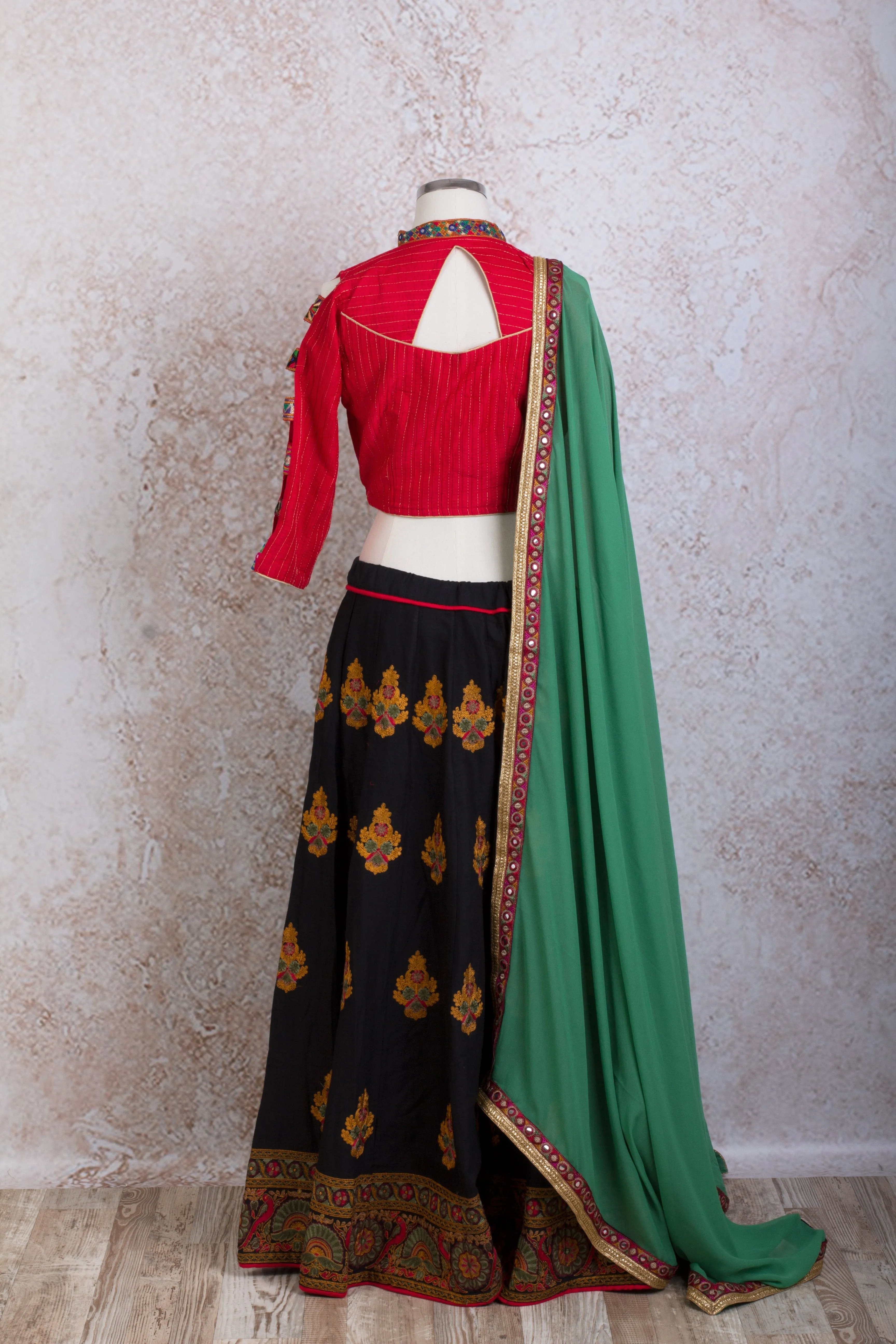 K8/2033 Reshamwork choli/skirt