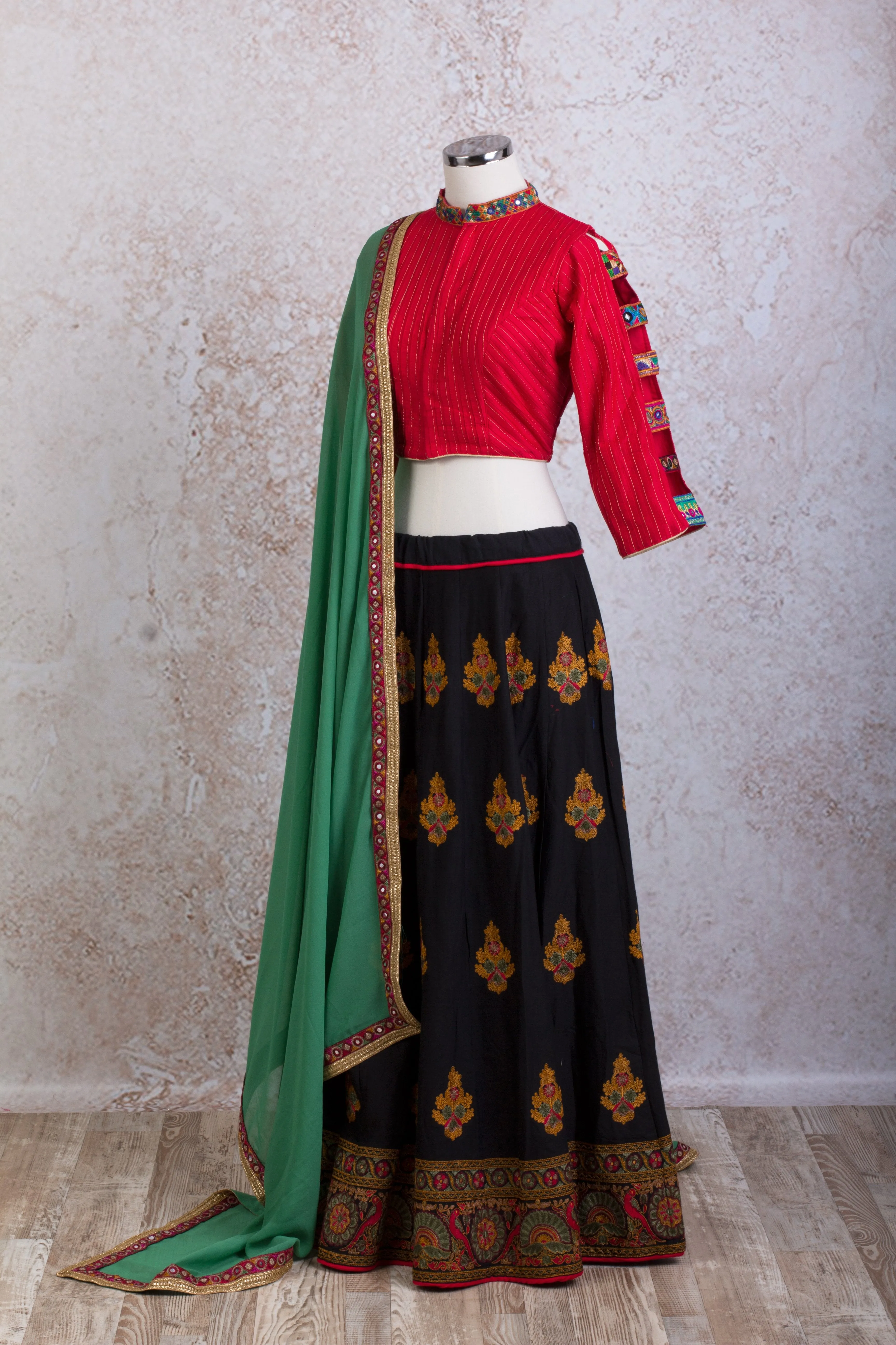 K8/2033 Reshamwork choli/skirt